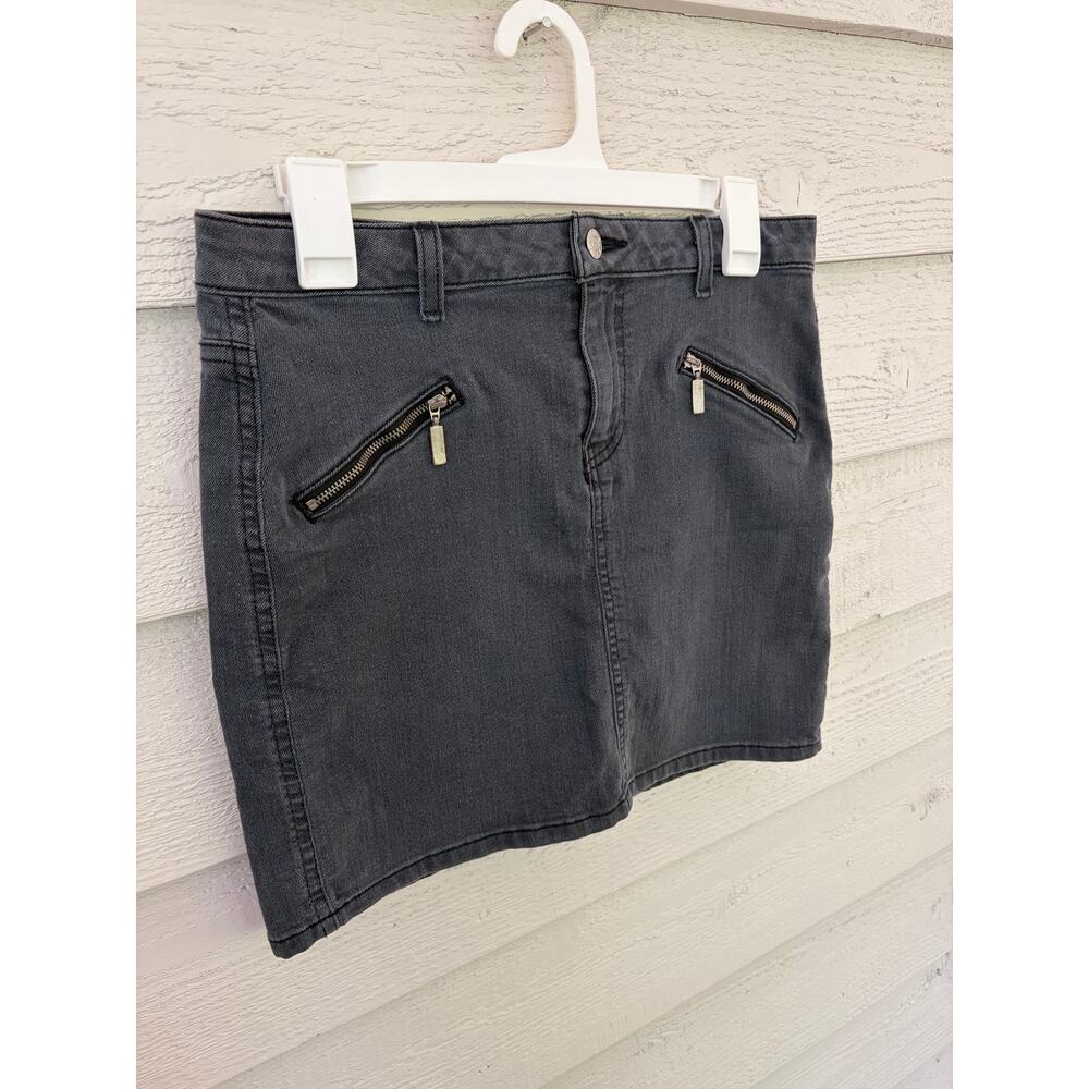 GUESS Gray Denim Mini Skirt Zip Pocket Stretch Size 29 - Picture 3 of 9